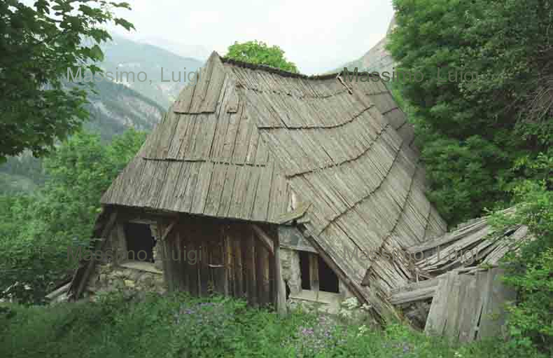 LES MAURELS (98J27)